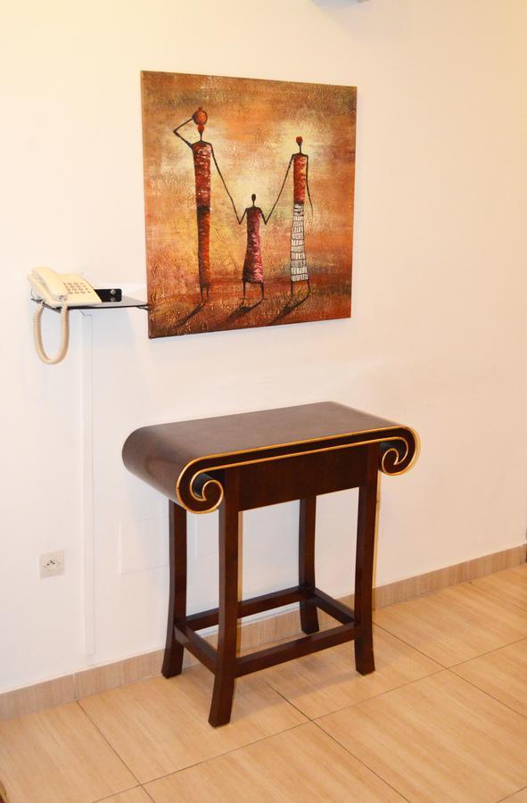 Leon Hotel Kinshasa Bagian luar foto