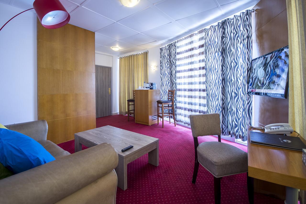 Leon Hotel Kinshasa Bagian luar foto