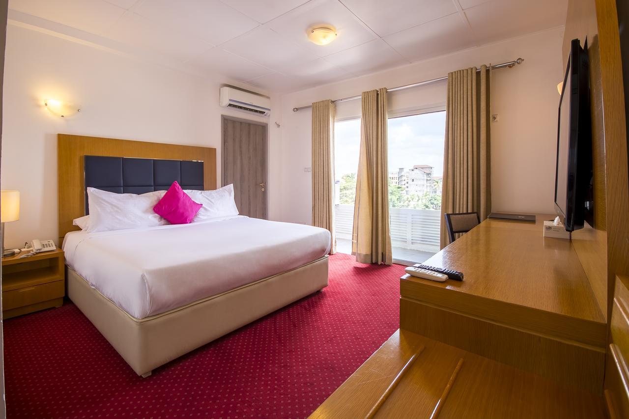 Leon Hotel Kinshasa Bagian luar foto